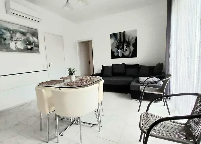 In 19405 Balatonmáriafürdő